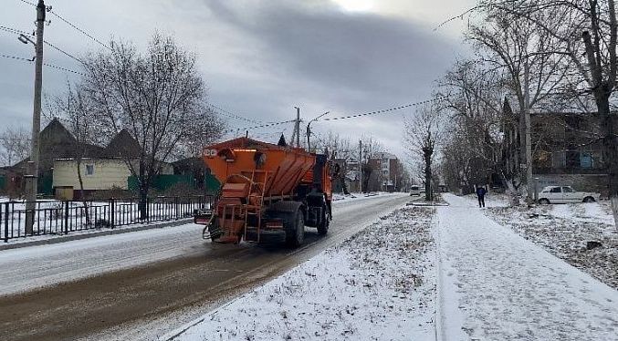 В Улан-Удэ ликвидируют последствия снегопада