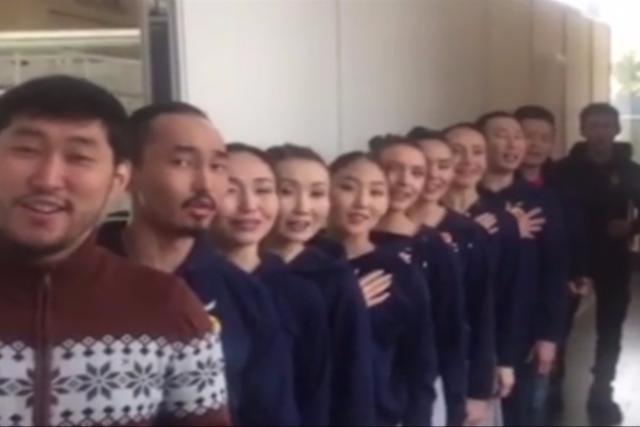 «Танцуют все!»: Артисты театра «Байкал» поблагодарили жителей Бурятии за поддержку, исполнив гимн (ВИДЕО)