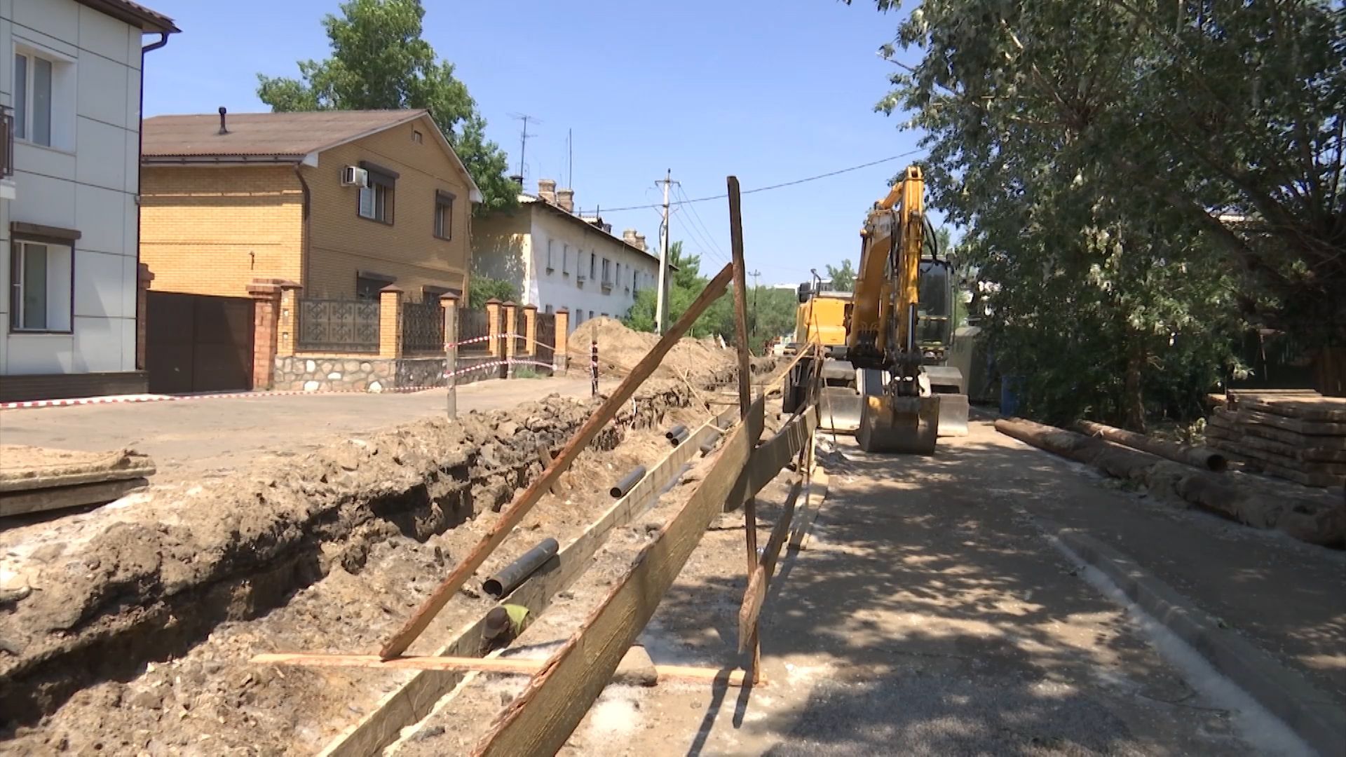 Деньги на ветер. В Улан-Удэ новые дороги вскрыли для ремонта теплотрассы