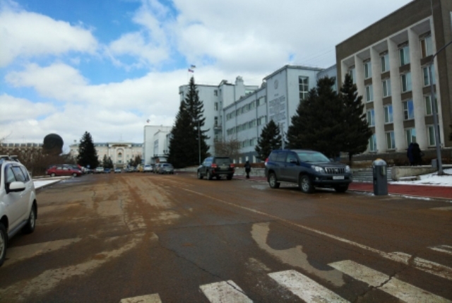 На площади Советов в Улан-Удэ убрали шлагбаумы
