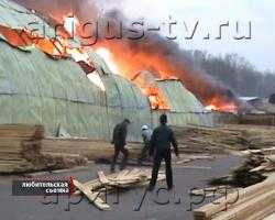 В Улан-Удэ снова горел склад. В тушении участвовал весь пожарный гарнизон города