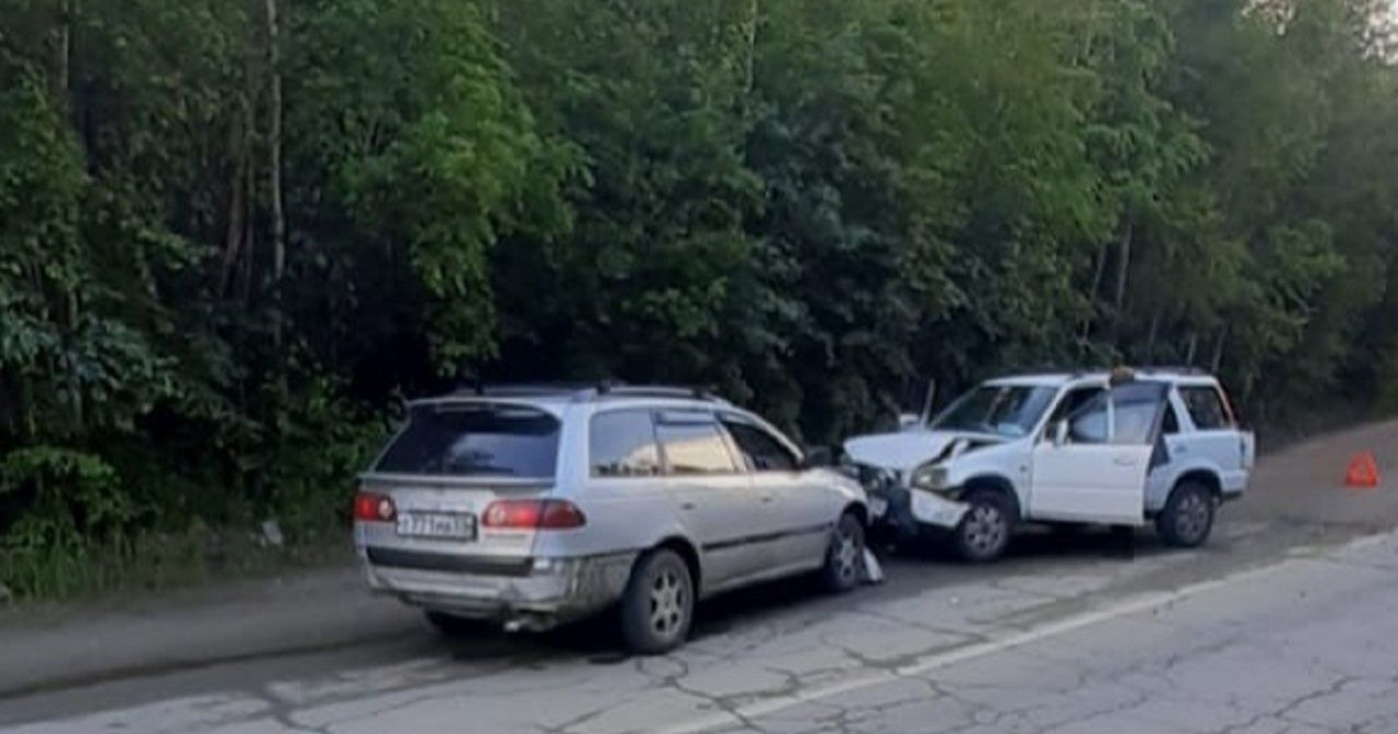 Пять человек доставили в больницу после лобового ДТП в Бурятии