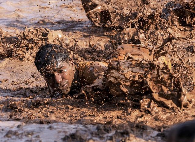 «Весь в грязи, с испорченным настроением и одеждой»: Жители Улан-Удэ жалуются на беспредел водителей после дождя