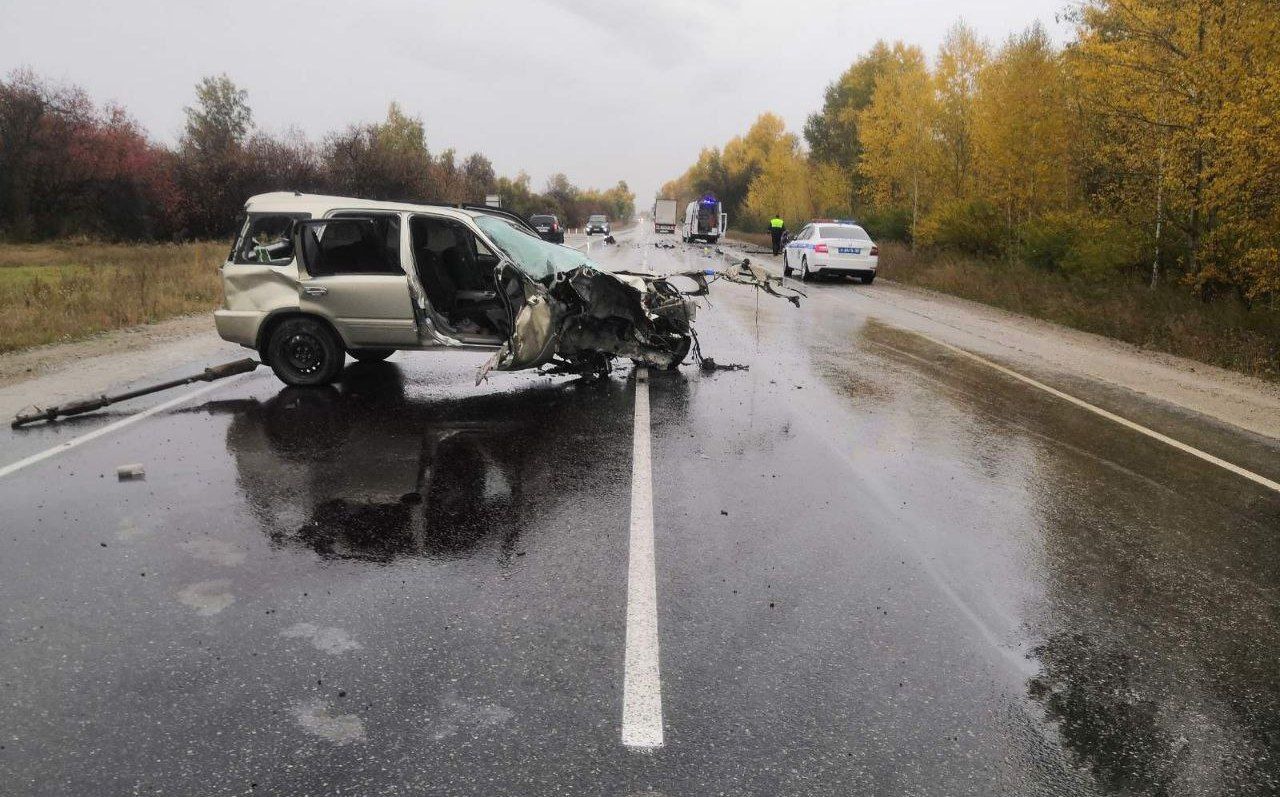 Один погиб, трое в больнице. В Бурятии лоб в лоб врезались Toyota Land  Cruiser и Honda CR-V