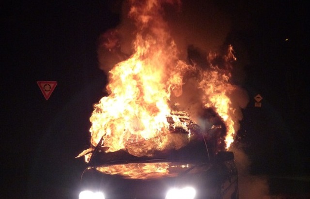 Житель Бурятии случайно поджёг свой автомобиль