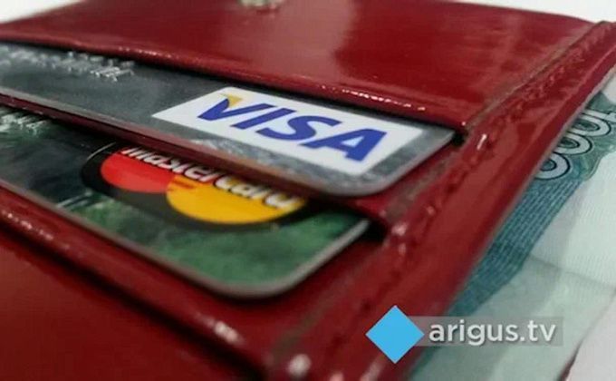 Жительница Бурятии обратилась за помощью к соседке и лишилась денег