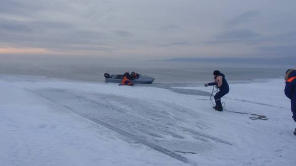 В Бурятии с оторвавшейся льдины спасены 18 человек
