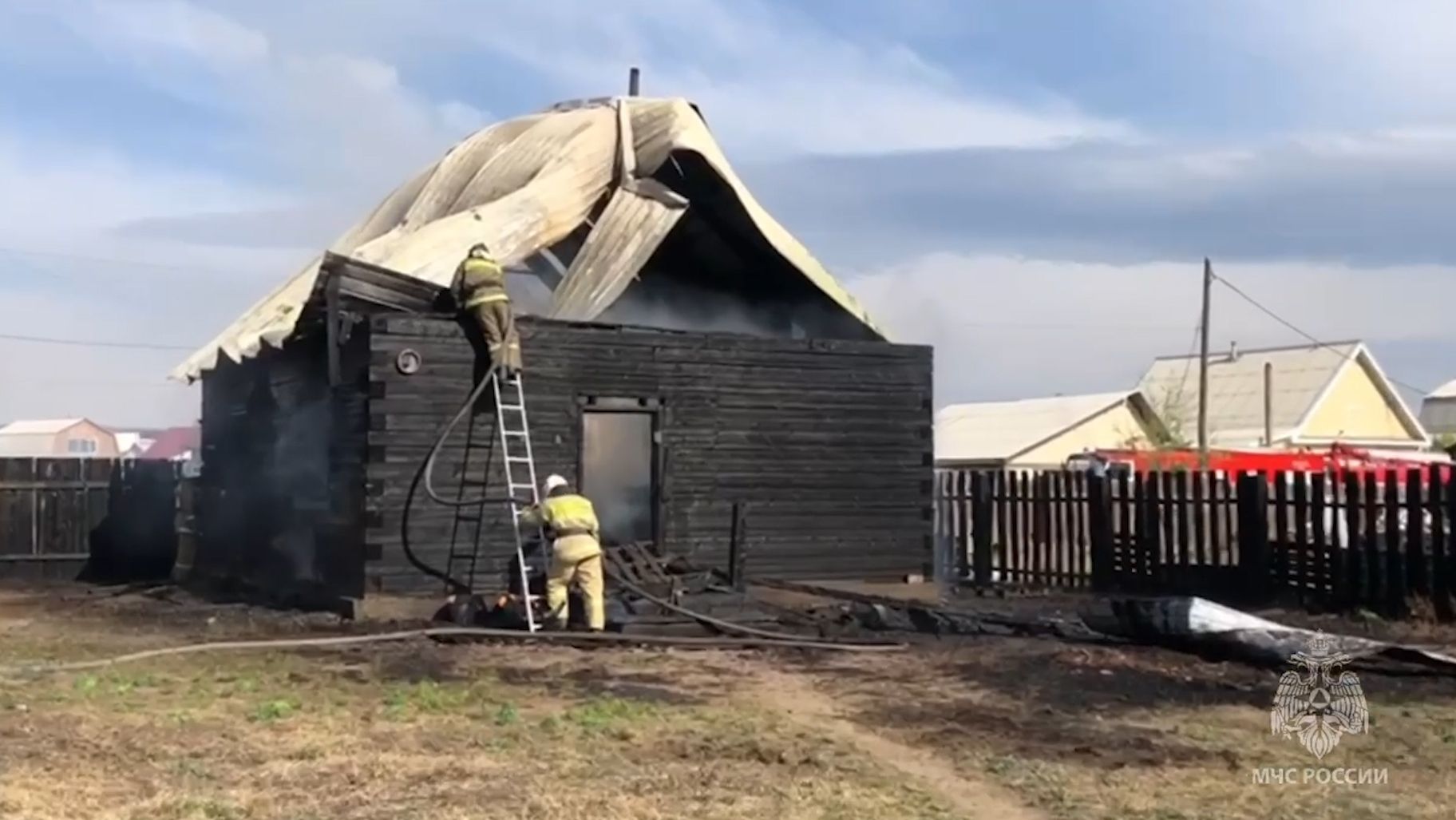 В пригороде Улан-Удэ на пожаре мужчина получил сильные ожоги