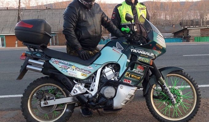 В Бурятии лихого байкера лишили мотоцикла за пьяные виражи
