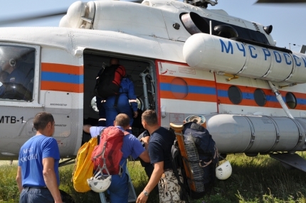 Вертолет МЧС вылетел на поиски пропавшего туриста в Иркутской области