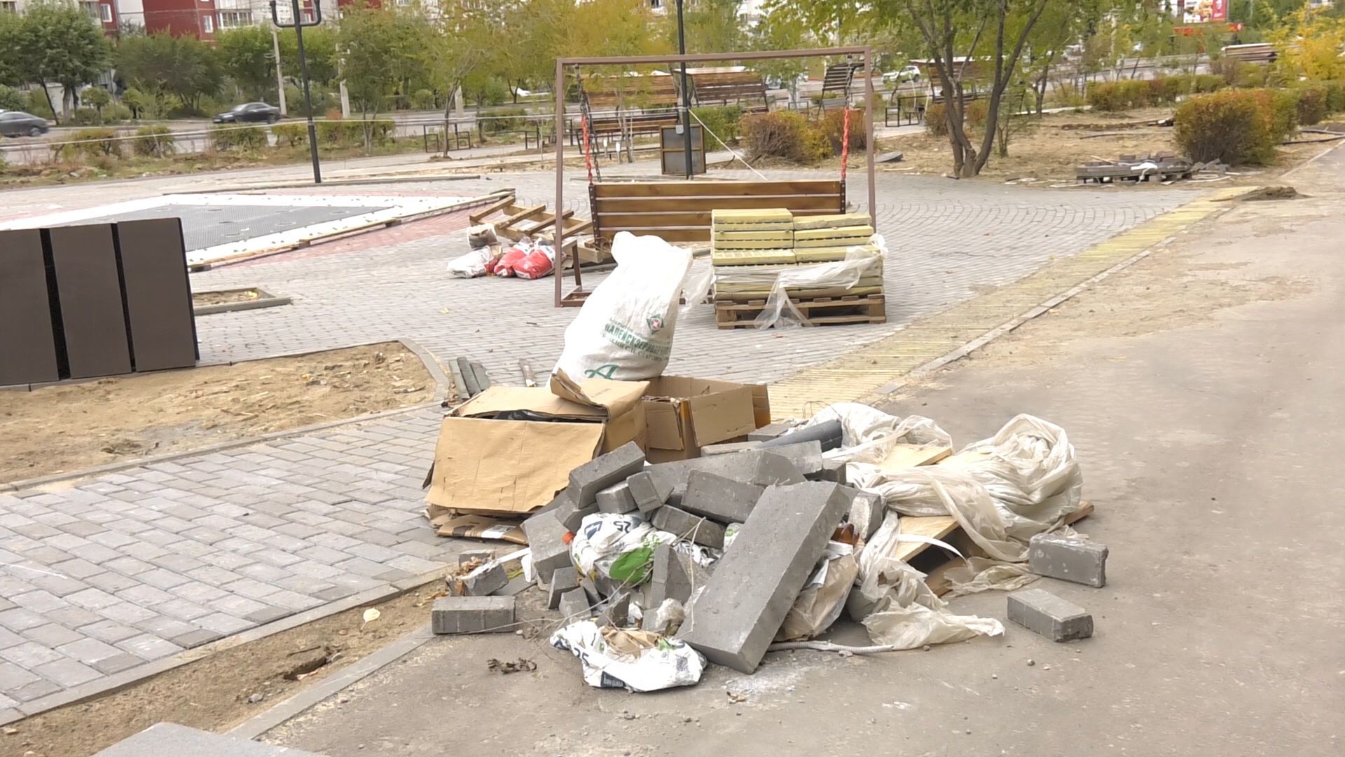 Ремонт в сквере Улан-Удэ ещё не завершился, а уже есть убытки. Почему ...