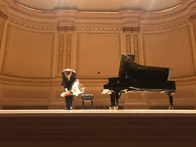 Пианист из Улан-Удэ Дмитрий Маслеев с триумфом выступил в Нью-Йорке