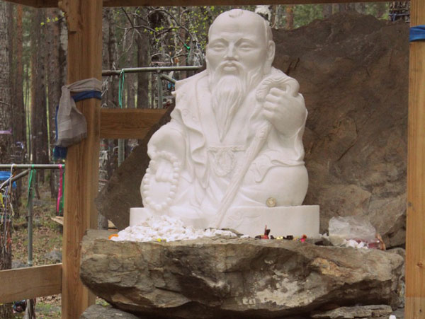 В Бурятии появилась новая скульптура Белого Старца