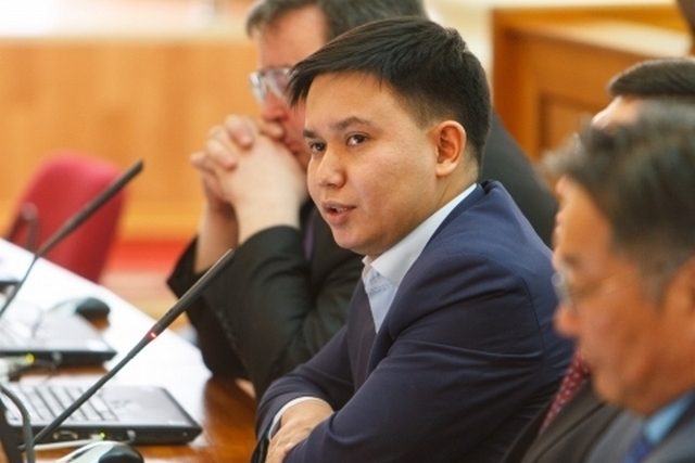 В Улан-Удэ на комиссии по этике разобрали поведение двух депутатов, участвовавших в протестных митингах