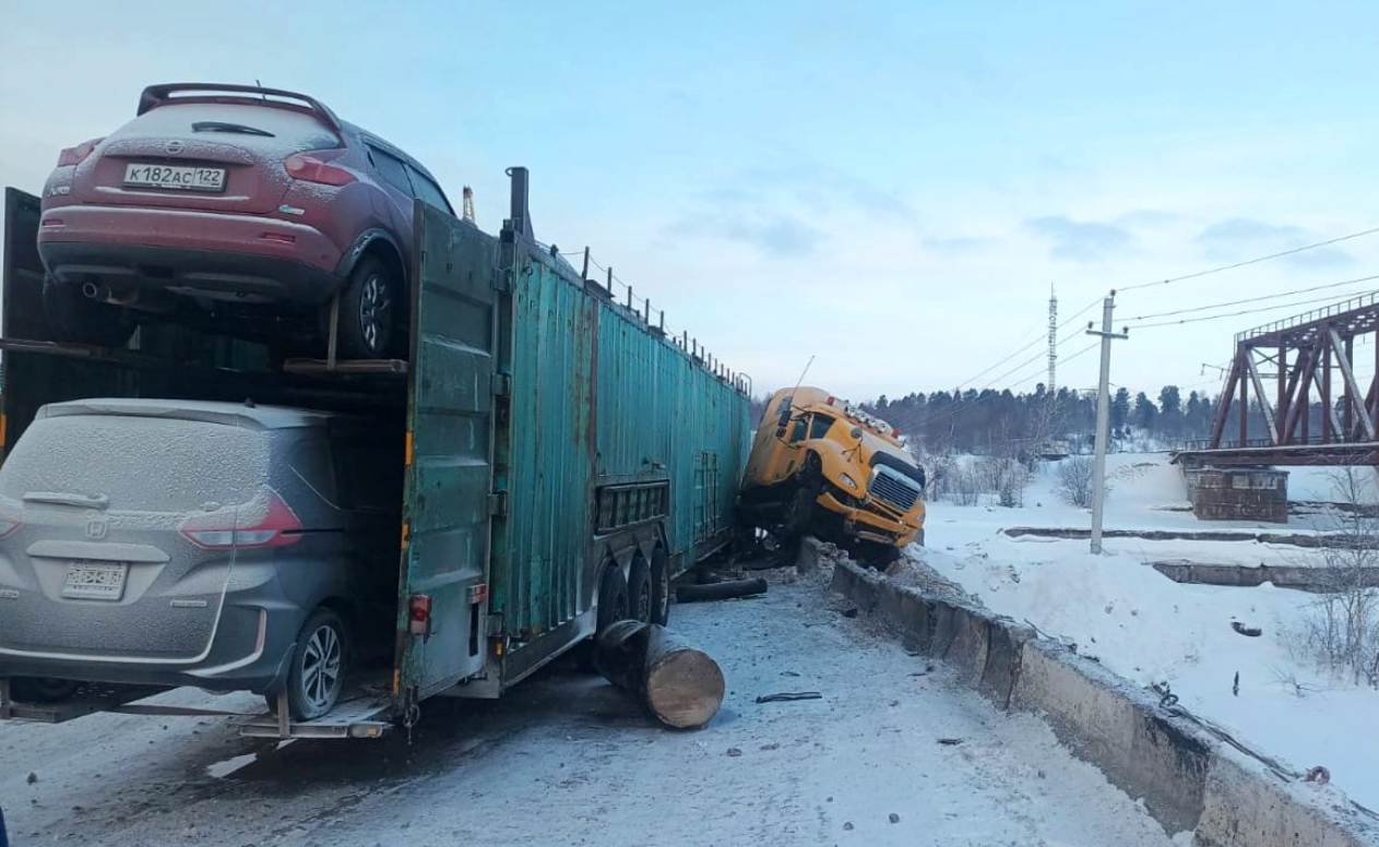 В Бурятии из-за ДТП с автовозом ограничили движение на федеральной трассе