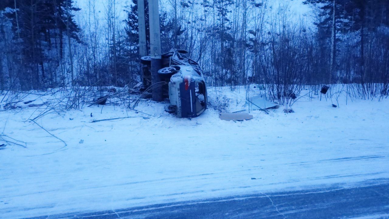 В Бурятии водитель «Тойоты» погиб, врезавшись в электроопору