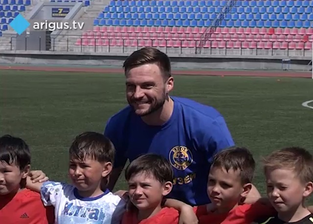 Владимир Гранат помог сироте стать игроком футбольного клуба в Улан-Удэ 