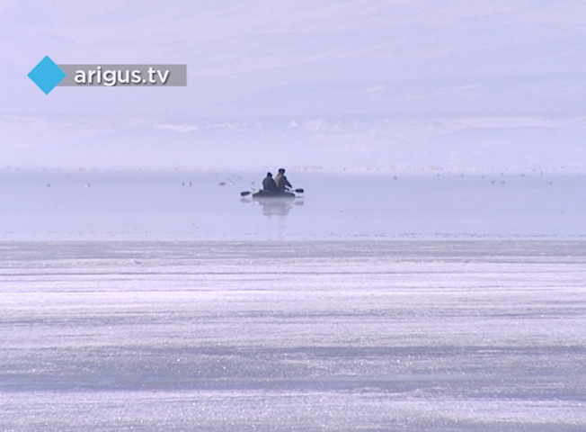 В Бурятии ищут бесследно пропавших на Гусином озере рыбаков 