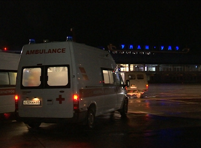 Падающий самолет. Самолет загорелся сегодня в улан удэ. Самолет загорелся сегодня в улан удэ. Горящий двигатель самолета в игре. Пожар двигателя самолета.