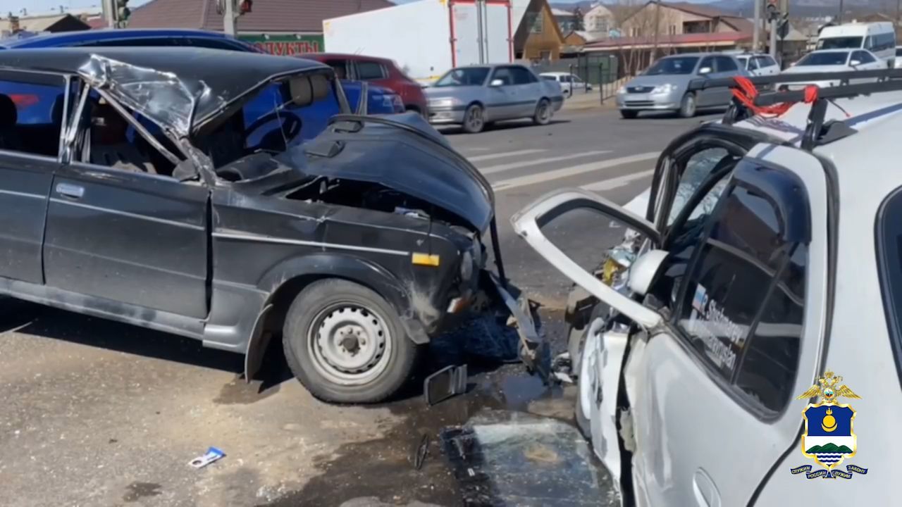 Тройное ДТП с пострадавшими произошло в Улан-Удэ. ВИДЕО