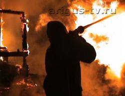 В результате поджога сгорели торговые прилавки на площади Славы