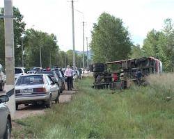 В пригороде Улан-Удэ перевернулся большегрузный автомобиль. Госпитализированы 2 детей
