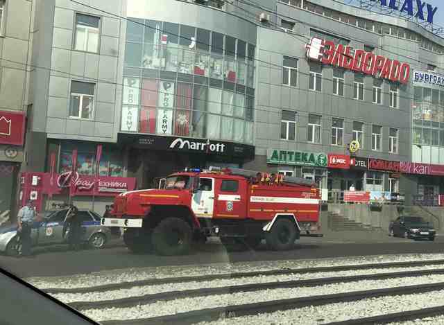 В Улан-Удэ оцепили банк в торговом центре