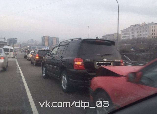 В Улан-Удэ на Удинском мосту столкнулись четыре автомобиля (ФОТО)