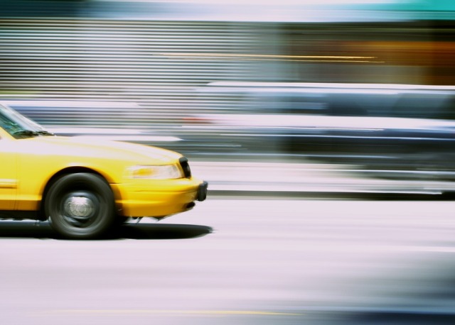 Глава Бурятии подписал закон об отмене жёлтого цвета у такси 