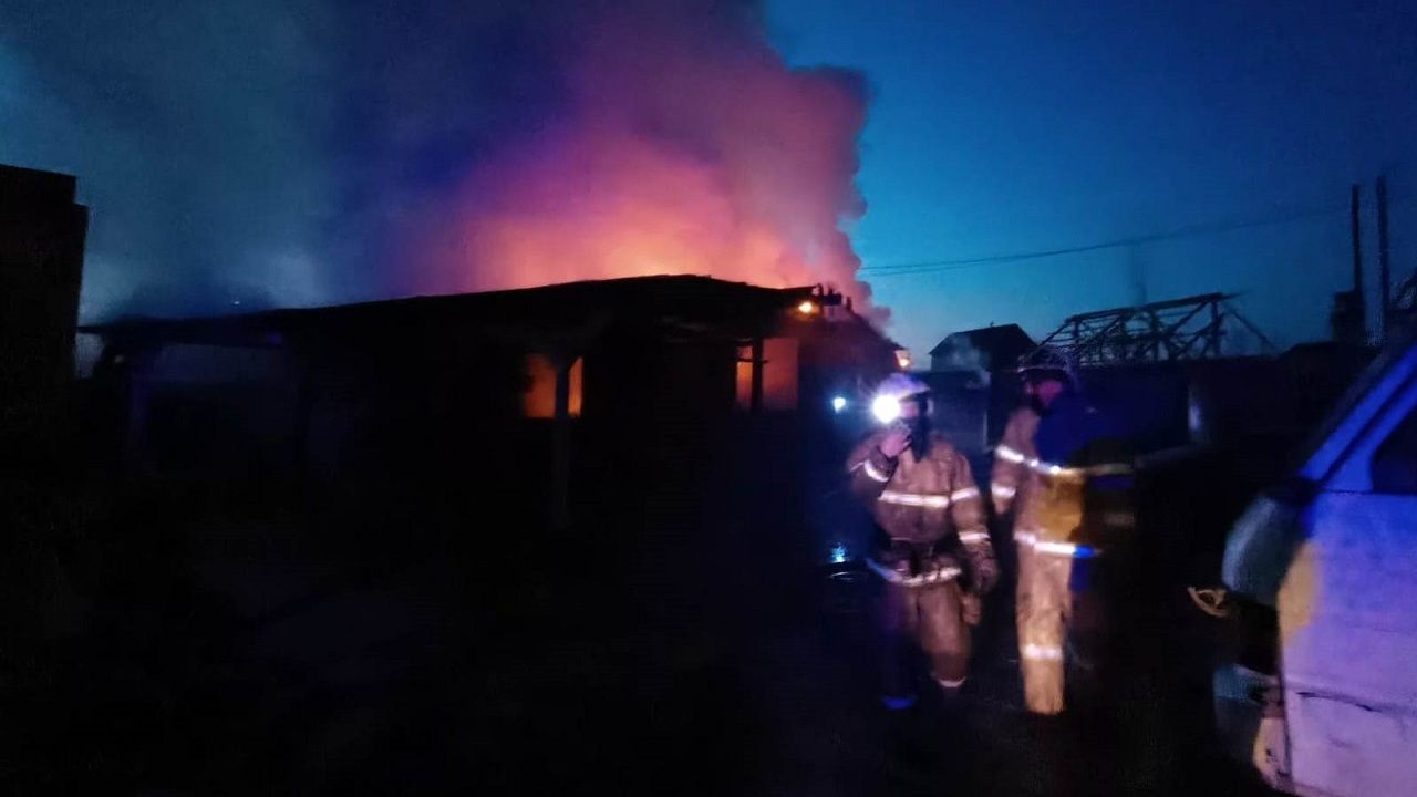 В Бурятии на пожаре мужчина получил ожоги головы Жилой дом загорелся в  Муйском районе.