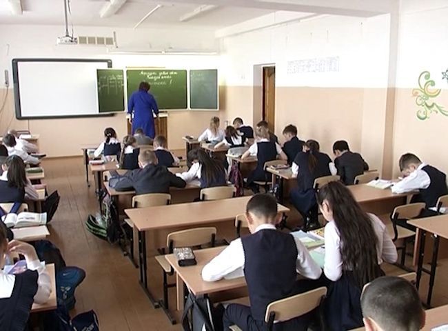 В районе Бурятии школьники второй месяц учатся без учебников