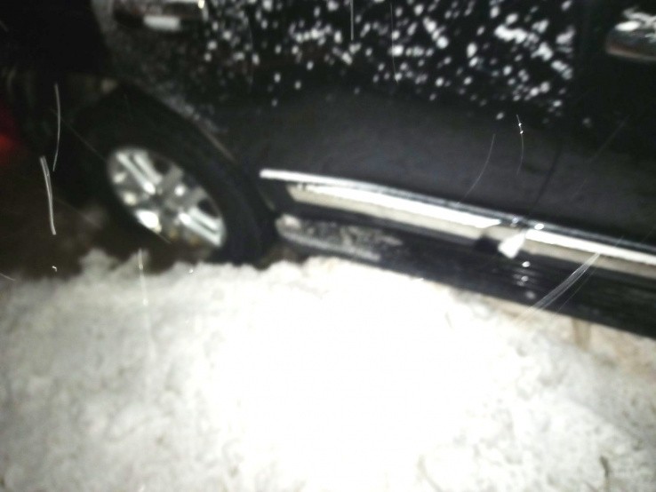 Крузак провалился под лёд. Крузак ушел под лед. Находка приморский край машины ушли под лед. Машины из подо льда. Крузак ушел под лед.