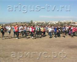 Бегом за победой. 800 улан-удэнских школьников пробежали осенний легкоатлетический кросс