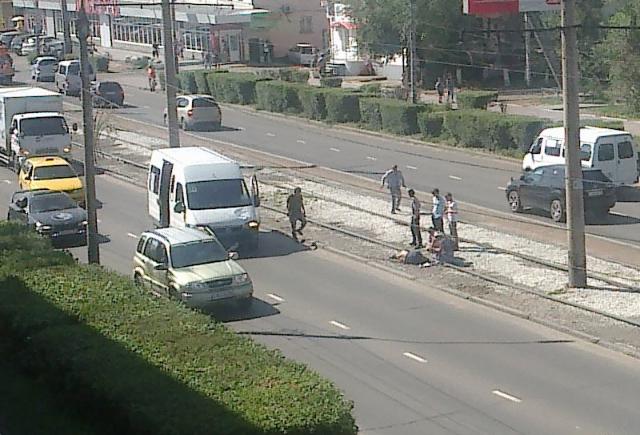 В Улан-Удэ микроавтобус сбил двух нетрезвых пешеходов