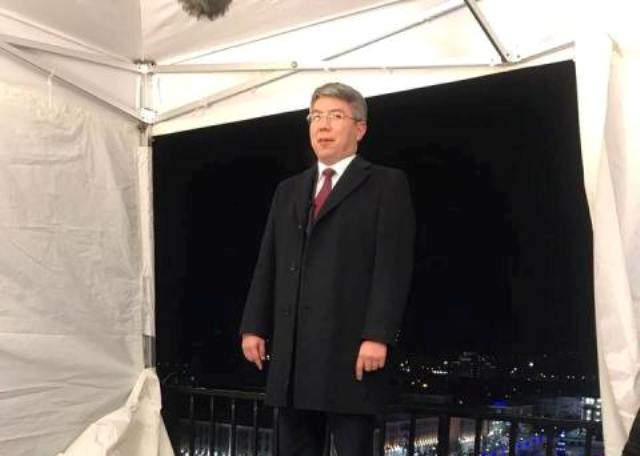 «Высоко, холодно, прикольно»: Алексей Цыденов показал, как снимали новогоднее обращение