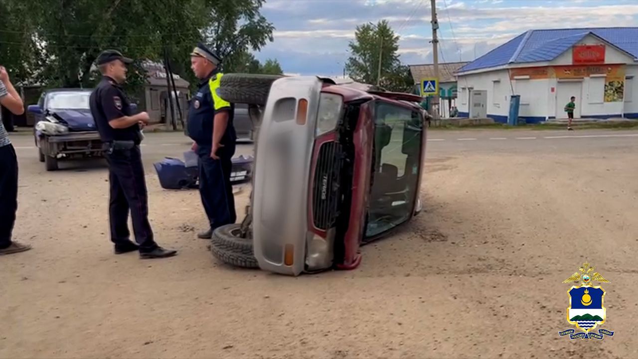 Пьяный водитель внедорожника устроил ДТП на перекрестке в Бурятии. ВИДЕО