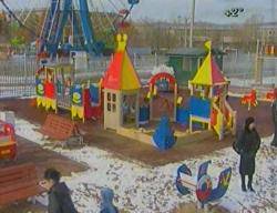 Вандалы добрались до детской площадки, подаренной  городу Натальей Водяновой