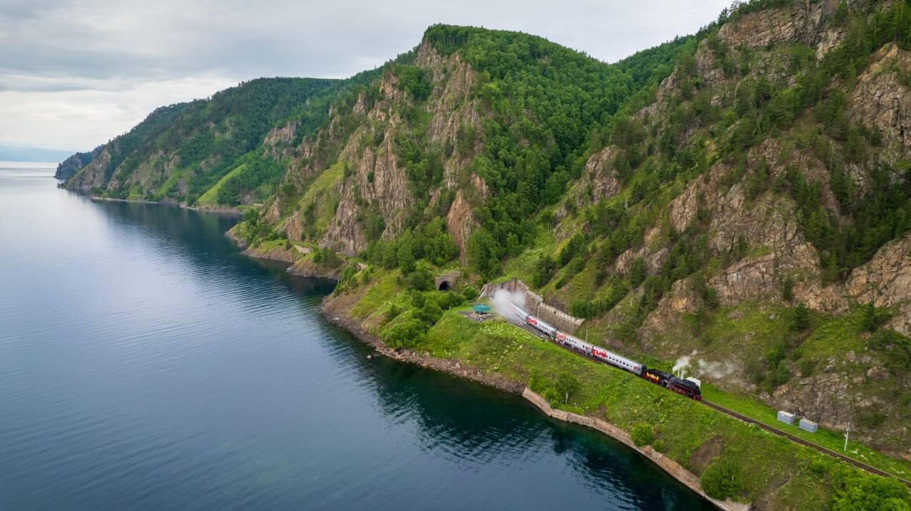 По Кругобайкальской железной дороге запустили «Нерпочку»