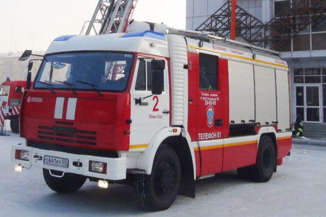 В России пожарным и скорой помощи предлагают таранить припаркованные автомобили