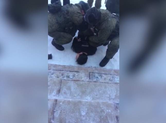 «Влияние соцсетей, АУЕ или двойка в четверти?»: Из-за чего старшеклассник устроил резню в Сосновому бору?