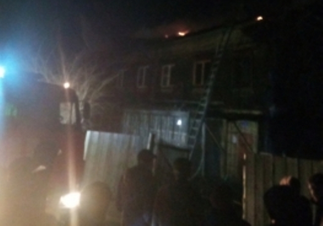 Ночью из горящего дома в Улан-Удэ эвакуировали жильцов 