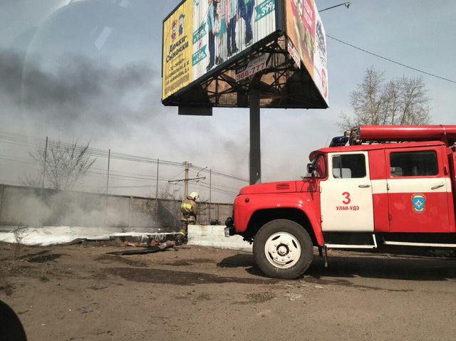 В Улан-Удэ загорелась теплотрасса (ФОТО)