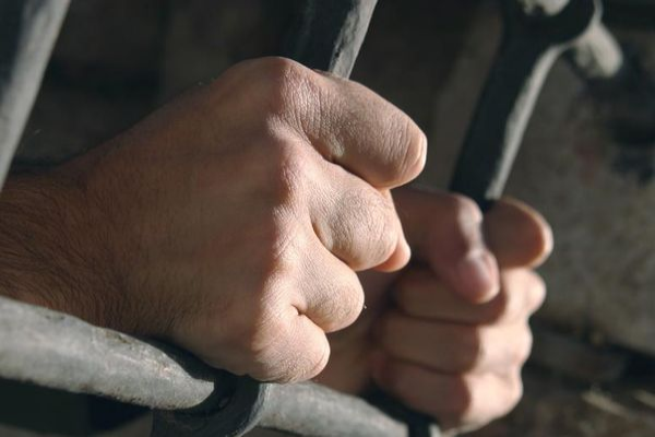 Житель Бурятии получил 3 года тюрьмы за постоянные побои своих детей