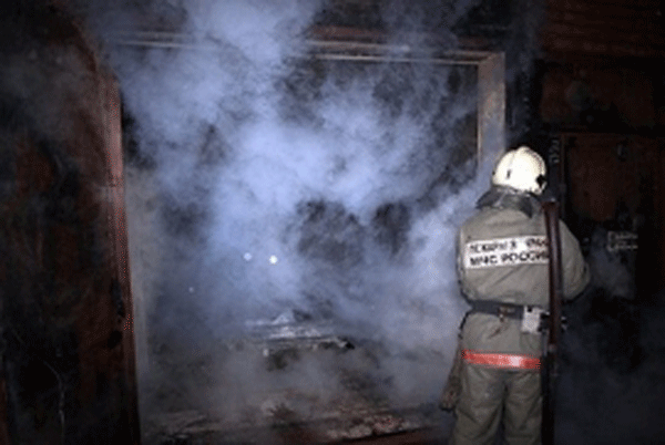 В Прибайкальском районе сгорело здание заточного цеха
