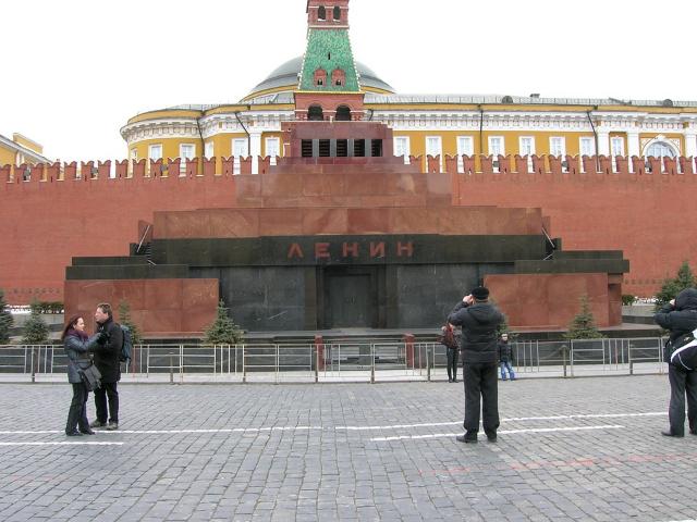 ВЦИОМ: Большинство граждан России предлагают наконец захоронить Ленина 