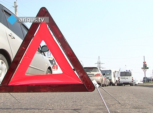 В Улан-Удэ водитель «Почты России» протаранил несколько автомобилей