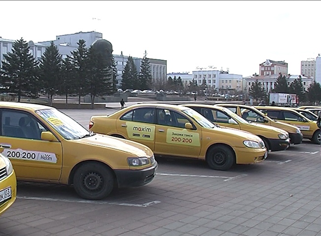 Номер такси улан. Желтое такси Улан-Удэ. Такси Улан-Удэ в Улан Удэ. Такси Улан-Удэ 600 600. Новое желтое такси Улан-Удэ.