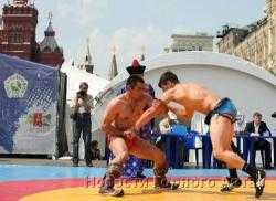 В Москве на Красной площади состоялся III Всероссийский турнир по бурятской национальной борьбе «Бухэ барилдаан»