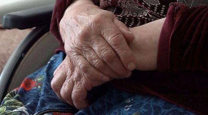 Сотрудники банка спасли пенсионерку из Иркутской области от потери 14 млн рублей