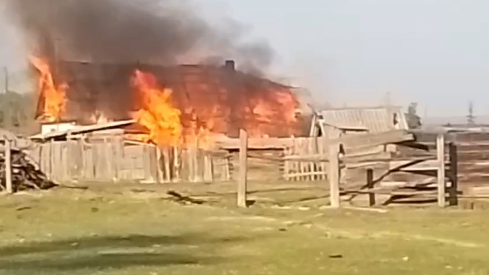 В Бурятии женщина погибла на пожаре в жилом доме